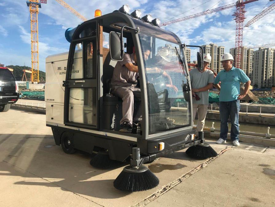 锡林郭勒盟龙海市电动清扫车：现代城市清洁的新解决方案